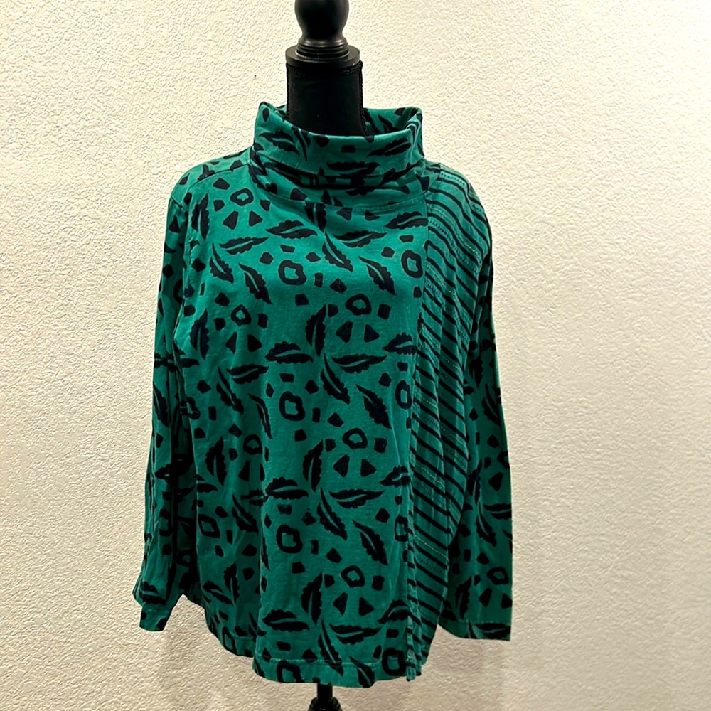 Marketplace 100% cotton  Handwork of India green leaf pattern tunic turtleneck.